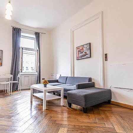 Gorgeous 1Br Apt Near Akh Hospital Wina Bagian luar foto