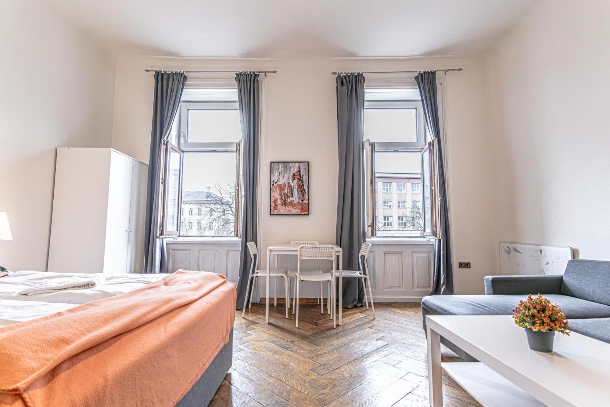 Gorgeous 1Br Apt Near Akh Hospital Wina Bagian luar foto