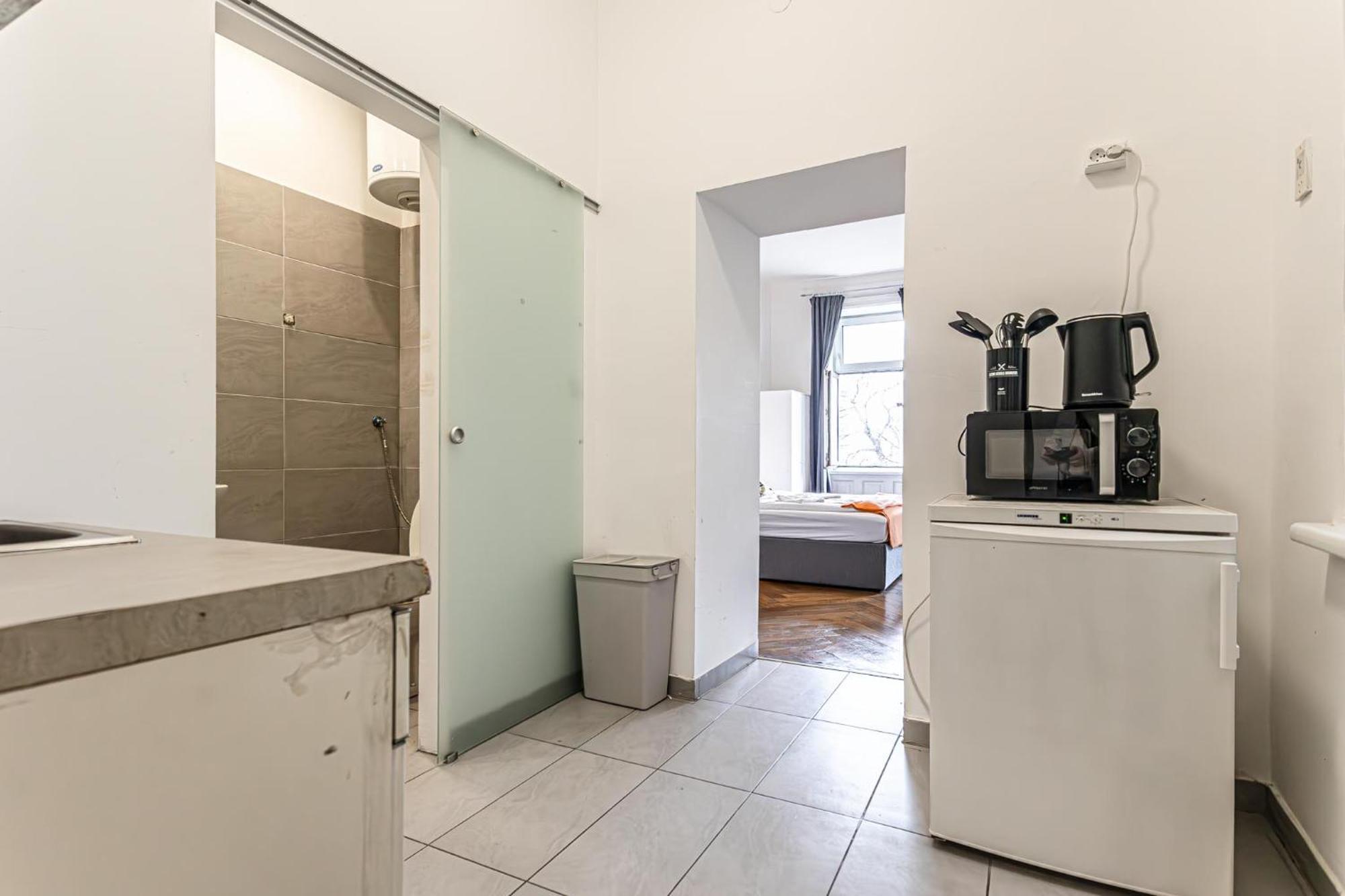 Gorgeous 1Br Apt Near Akh Hospital Wina Bagian luar foto