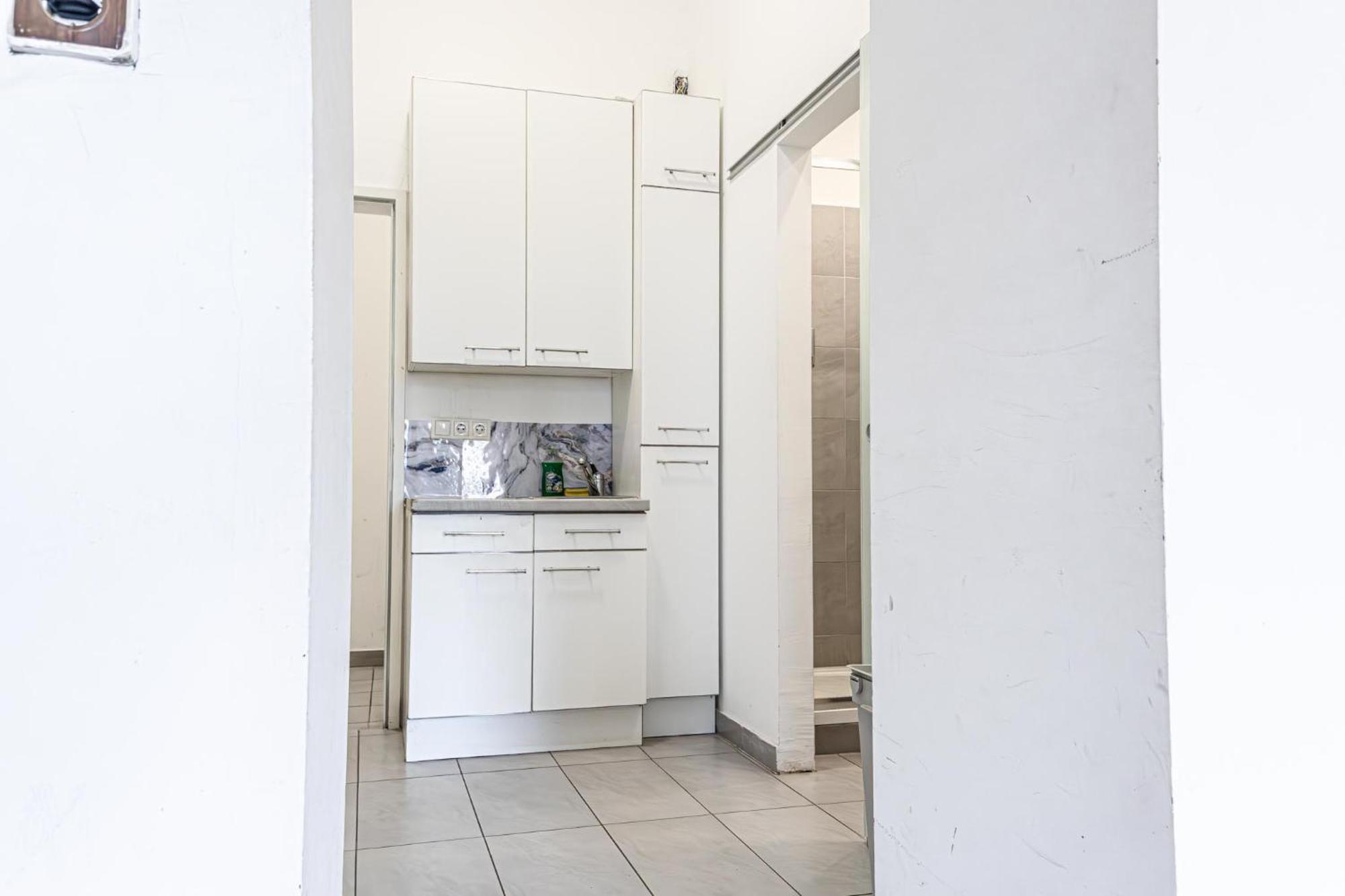 Gorgeous 1Br Apt Near Akh Hospital Wina Bagian luar foto