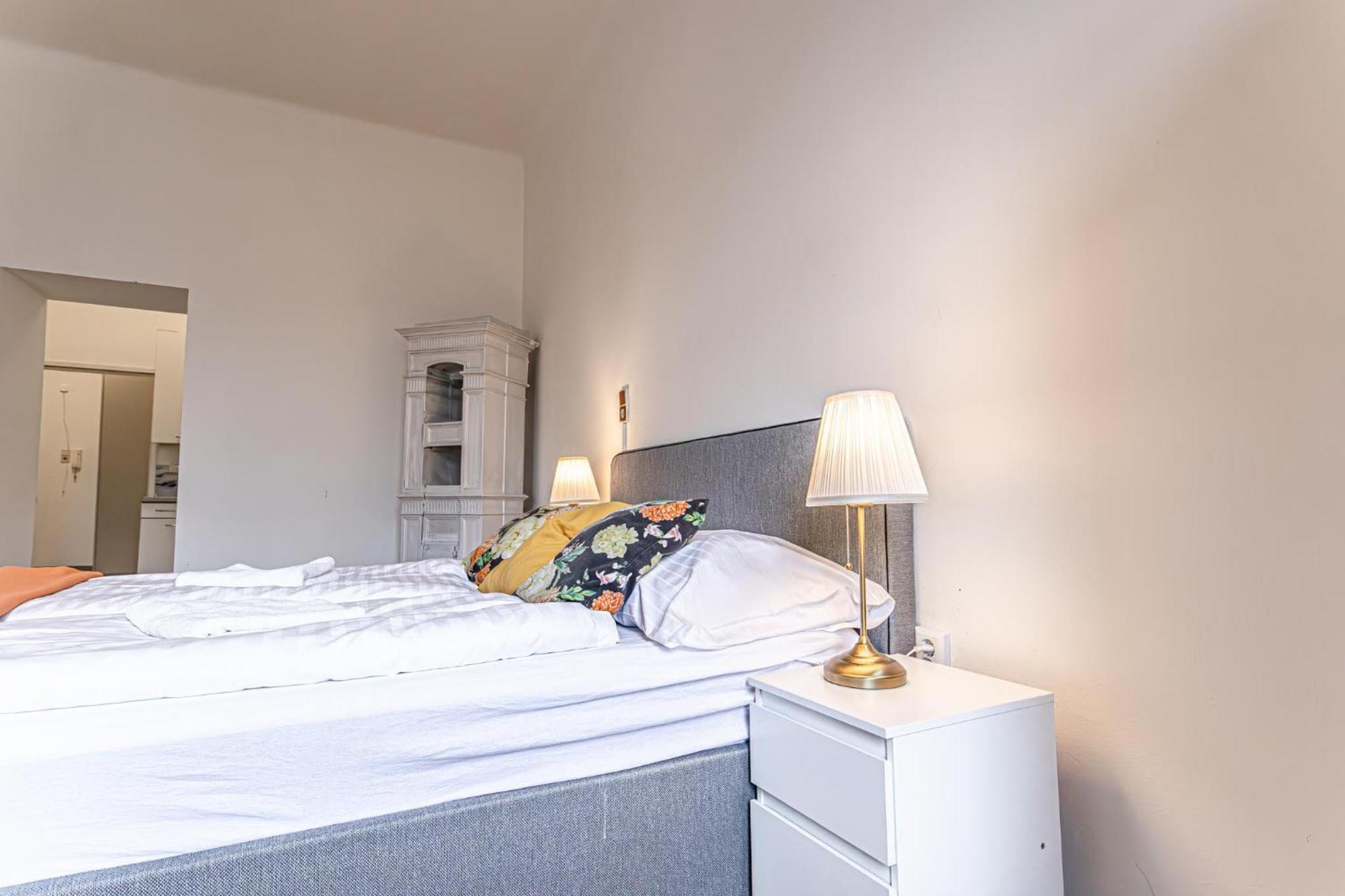 Gorgeous 1Br Apt Near Akh Hospital Wina Bagian luar foto