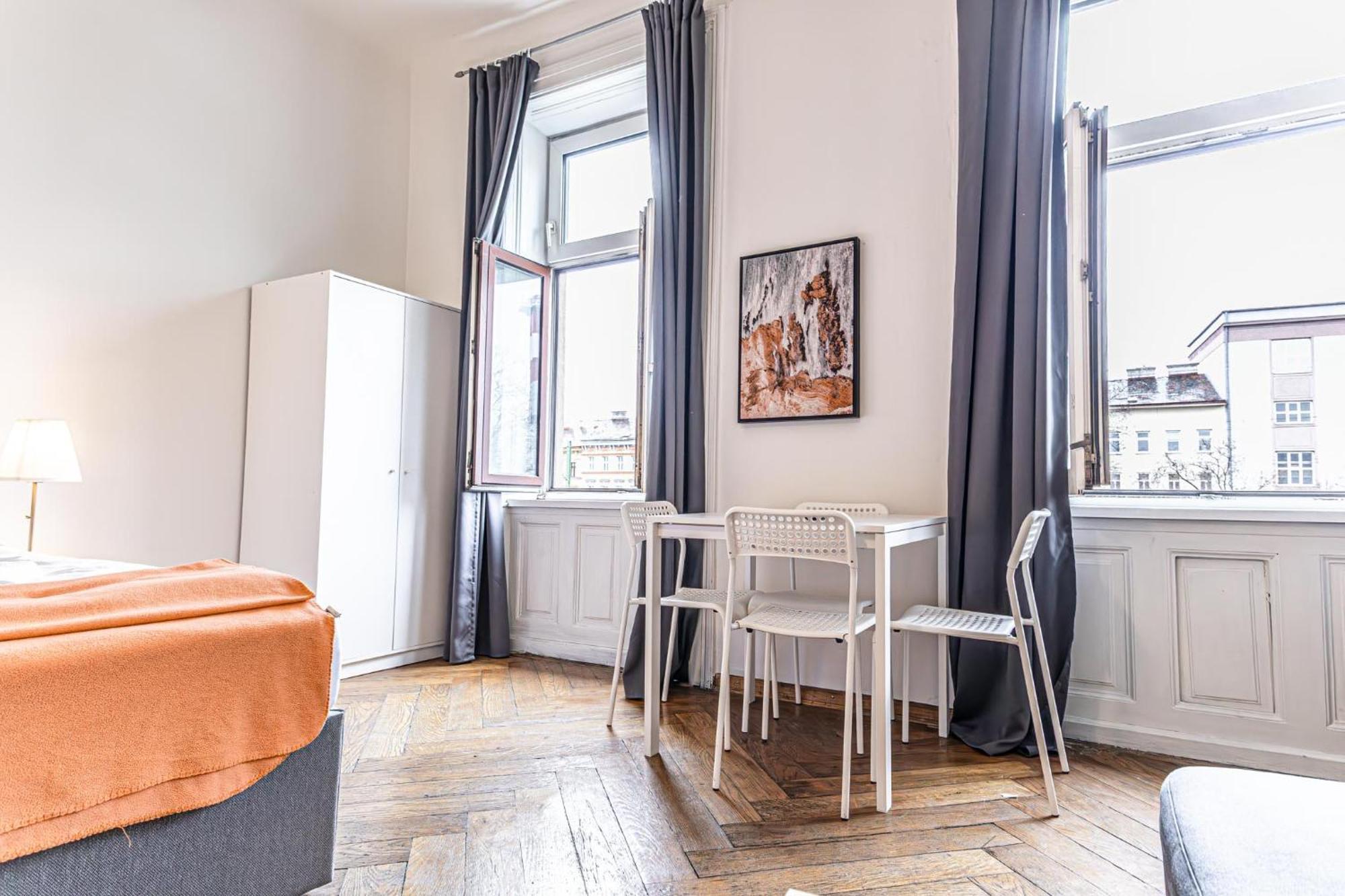 Gorgeous 1Br Apt Near Akh Hospital Wina Bagian luar foto